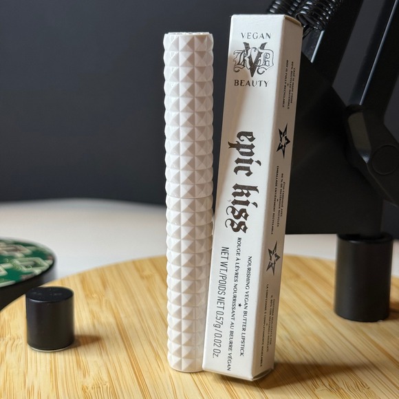 KAT VON D • VEGAN BEAUTY • EPIC KISS • LIPSTICK • ROLE BREAKER 190 • New in Box - Picture 2 of 4